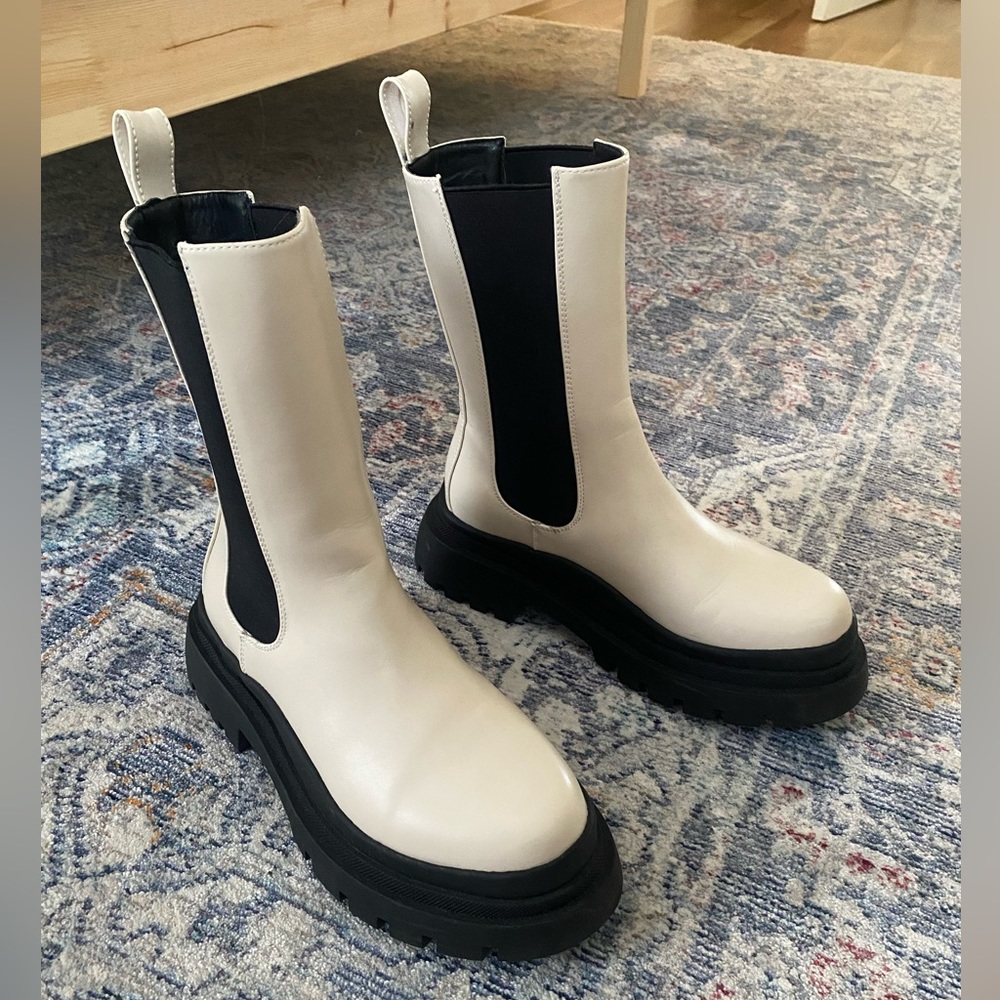 Chelsea Ankle Boots - Cream - size 9